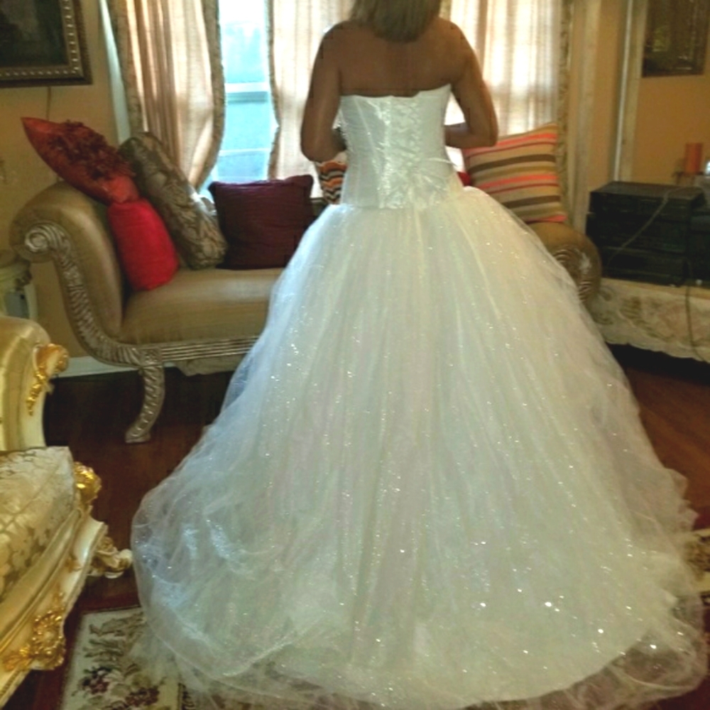 WEDDING DRESS - Picture 3 of 6